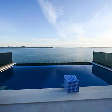 Guest house Luxury Zlatko Kozino